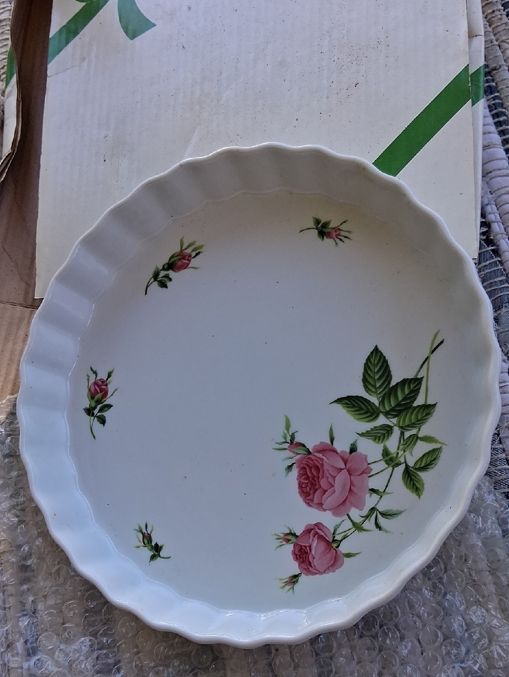 Christineholm Porcelain Rose Pattern Quiche, Tart, Pie Baking Dish. - Picture 2 of 5